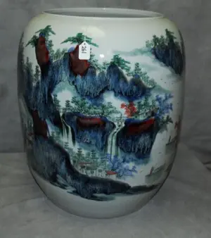 Large Chinese porcelain planter