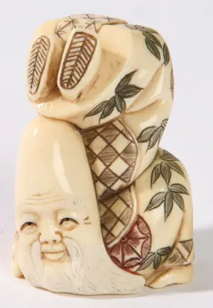 JAPANESE CARVED IVORY NETSUKE