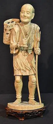 LARGE ANTIQUE JAPANESE IVORY FIGURE OF MAN