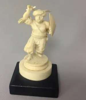 19TH CENTURY IVORY CARVING