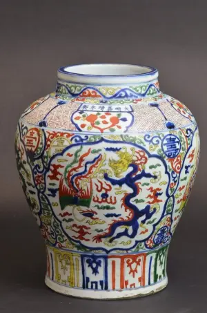 Chinese Wucai Glaze Porcelain Vase