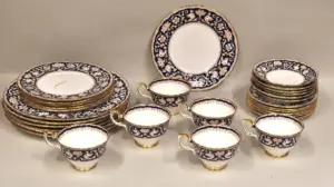 Crown Staffordshire Luncheon Service (30 Pieces)