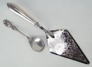 2 PCS SERVING FLATWARE