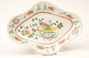Chinese famille rose porcelain footed dish