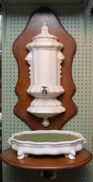 6 pc. Italian ceramic Lavabo, has extra bowl at