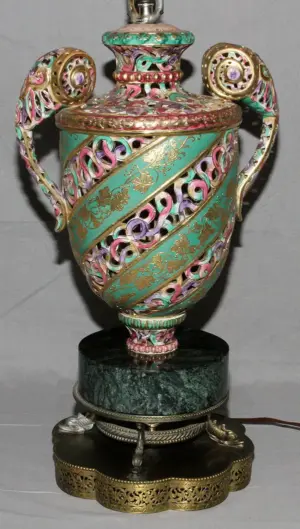 HAND PAINTED PORCELAIN URN FORM TABLE LAMP