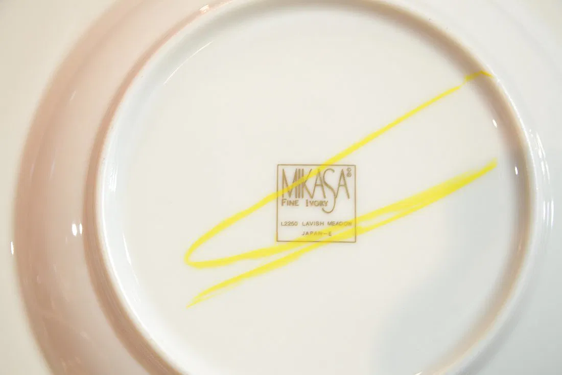 MIKASA "LAVISH MEADOW" DINNER SERVICE - Image 2