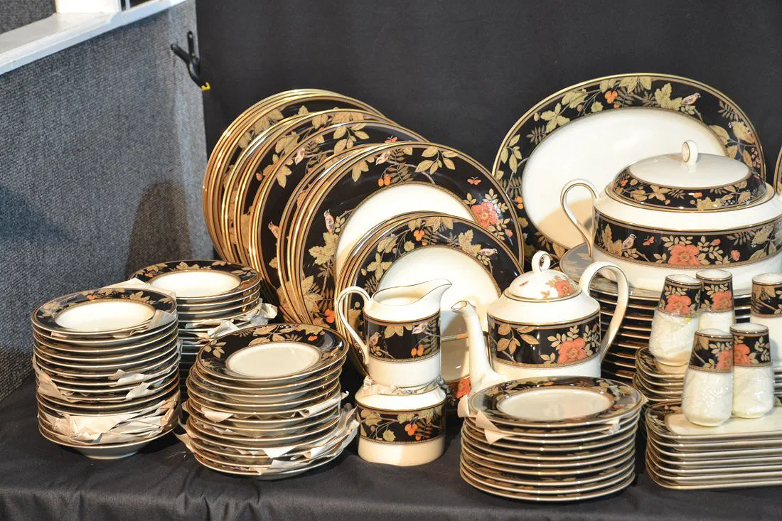 MIKASA "LAVISH MEADOW" DINNER SERVICE - Image 10