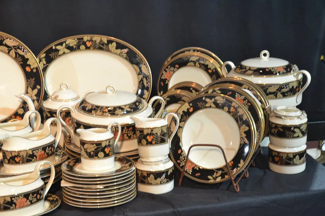 MIKASA "LAVISH MEADOW" DINNER SERVICE - Image 8