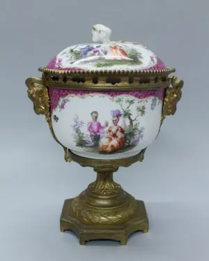 MEISSEN VASE WITH LID