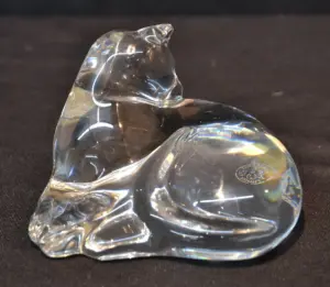 BACCARAT CRYSTAL RECLINING CAT - 4 1/2" x 3"