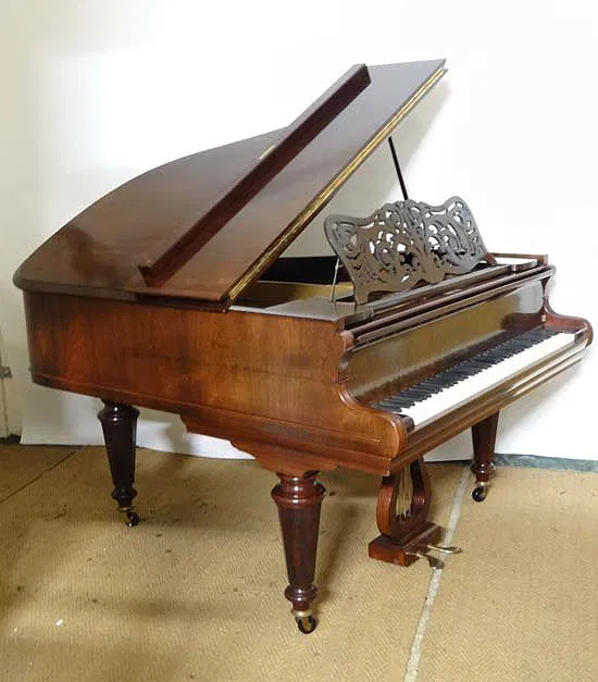 Musical Instruments : A c1915 baby grand piano by