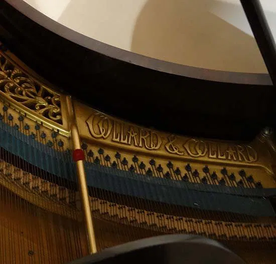 Musical Instruments : A c1915 baby grand piano by - Image 3