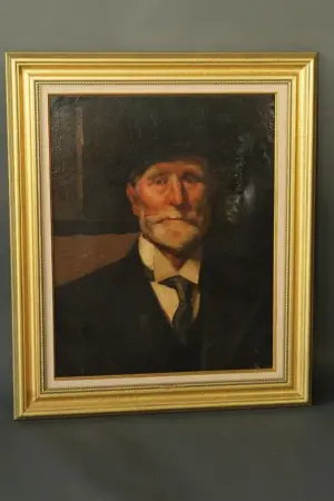 ANTIQUE OIL ON CANVAS PORTRAIT OF A GENTLEMAN: