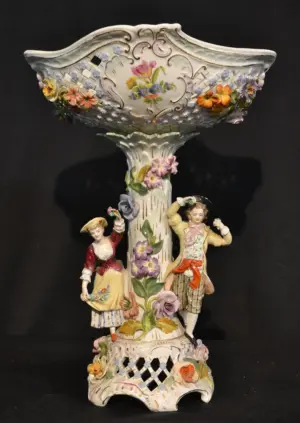 FIGURAL DRESDEN CENTERPIECE WITH FIGURES