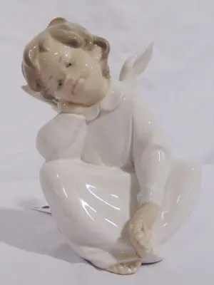 Vintage Lladro Angel "Dreaming".