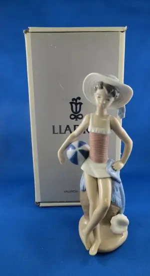 Lladro Infantil Summer Figure