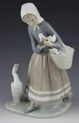LLADRO PORCELAIN SHEPHERDESS WITH DUCKS