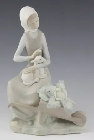 LLADRO PORCELAIN FIGURE #4816 GIRL W/ WHEELBARROW