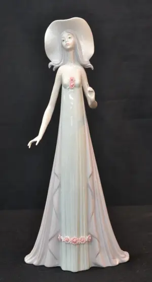 LLADRO GIRL WITH HAT - 13 1/2" TALL