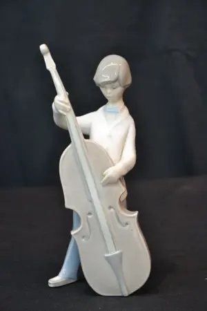 LLADRO BOY WITH CELLO - 8 1/2"